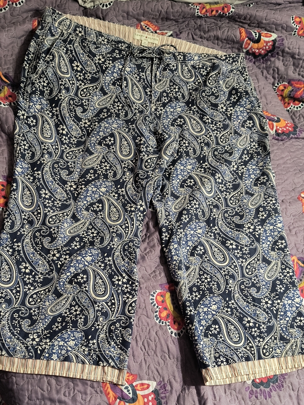 LOOK ❤️💙Tommy Hilfiger Navy and White Pailey Capri Pants